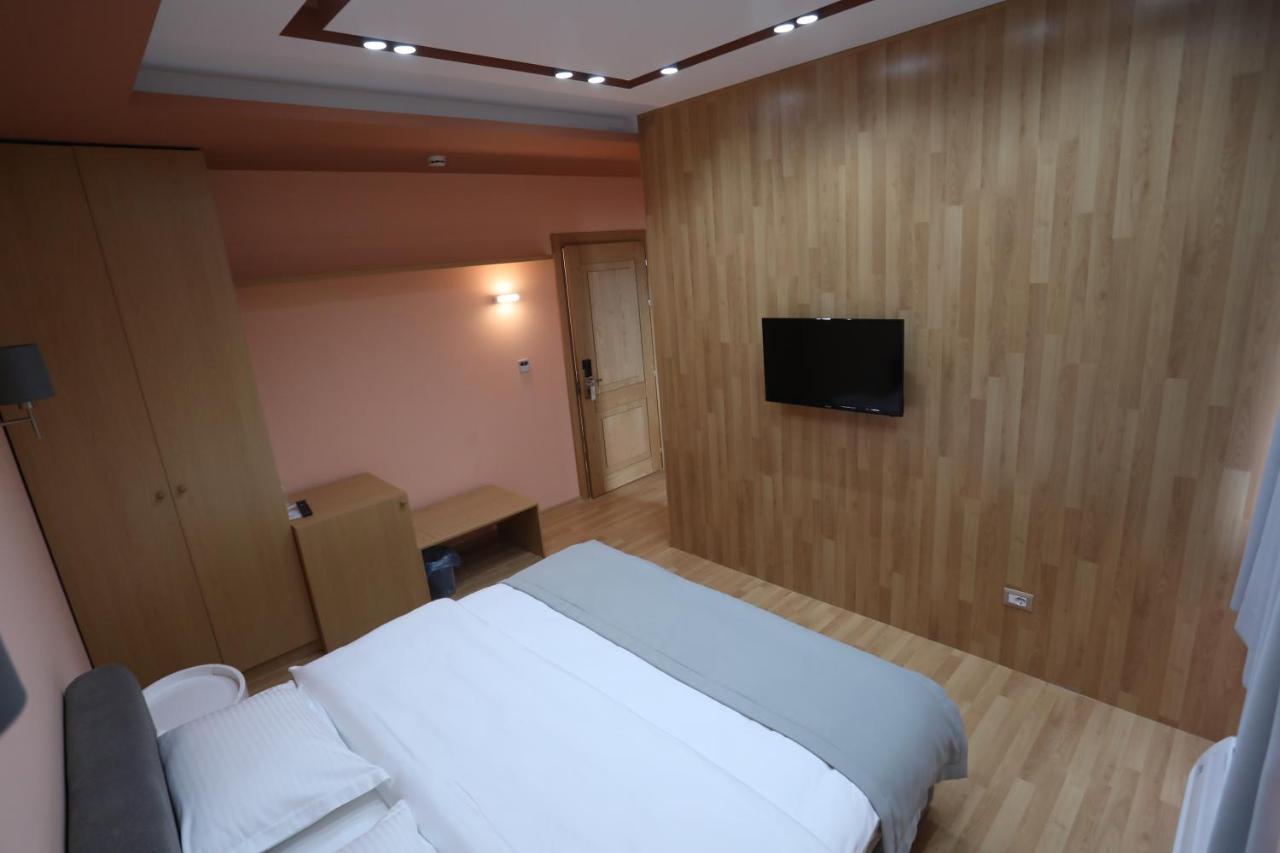 Elite Hotel Pogradec Eksteriør billede
