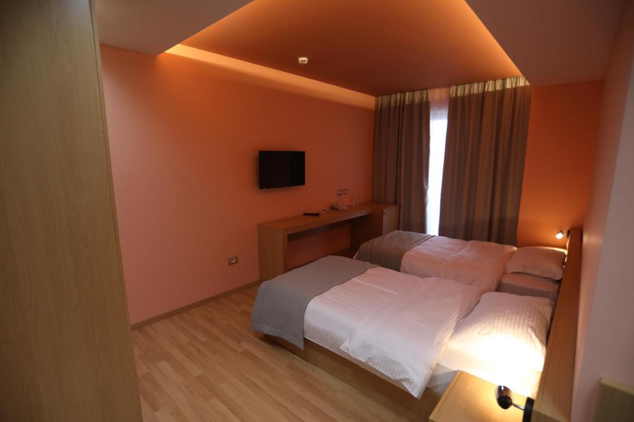 Elite Hotel Pogradec Eksteriør billede